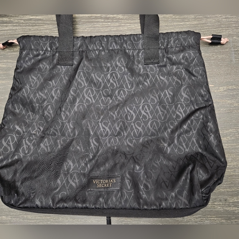 Victoria's Secret Overnight Travel Packable Tote Bag Purse Black Pink Lightweigh - Picture 3 of 7